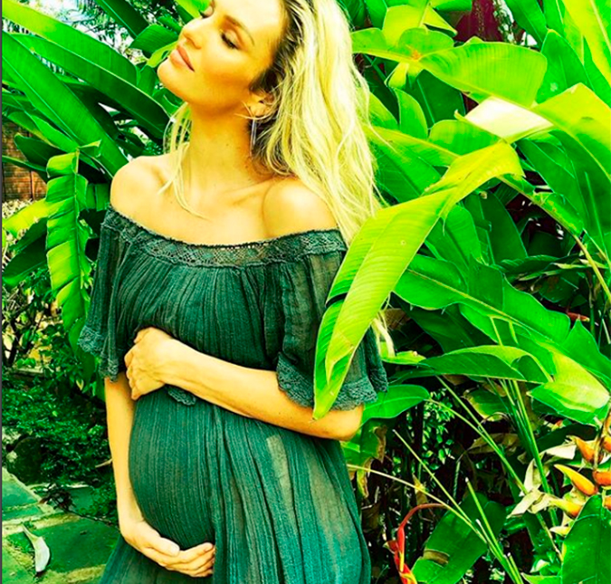 Candice Swanepoel anuncia segunda gravidez: <i>Natal chegou mais cedo</i>