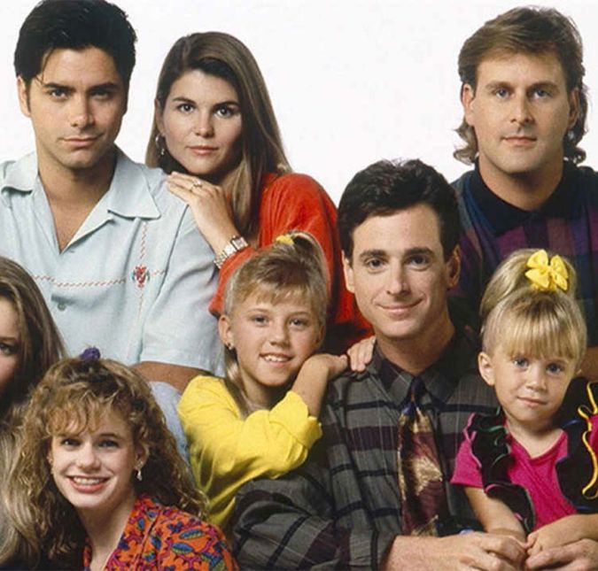 No ano novo da quarta temporada de Três É Demais, Michelle acreditava que, como no Natal, ela receberia presentes de todos os membros da família quando desse meia-noite.