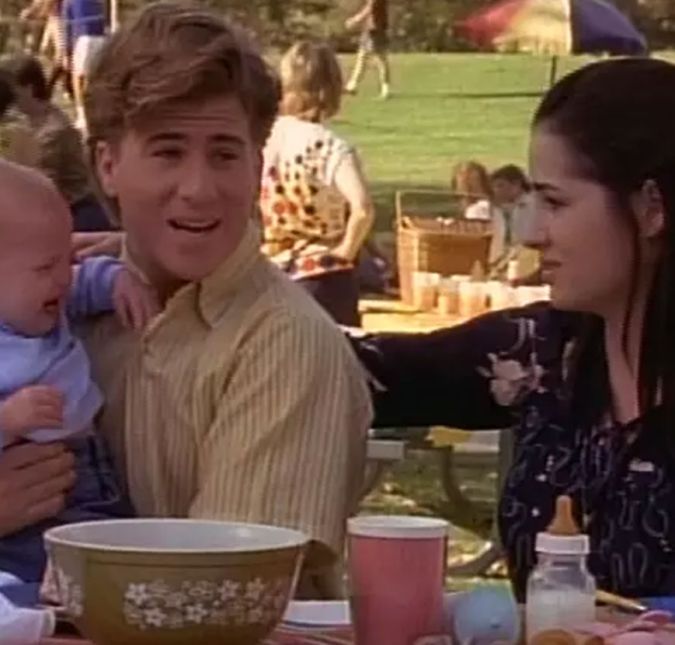 Na sexta temporada de Anos Incríveis, Wayne e Bonnie se aproximam e planejam dar a Kevin e sua família uma festa de Ano Novo.