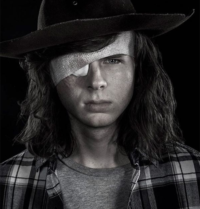 Fora de <i>The Walking Dead</i>, Chandler Riggs, que interpreta o Carl, exibe novo visual, confira