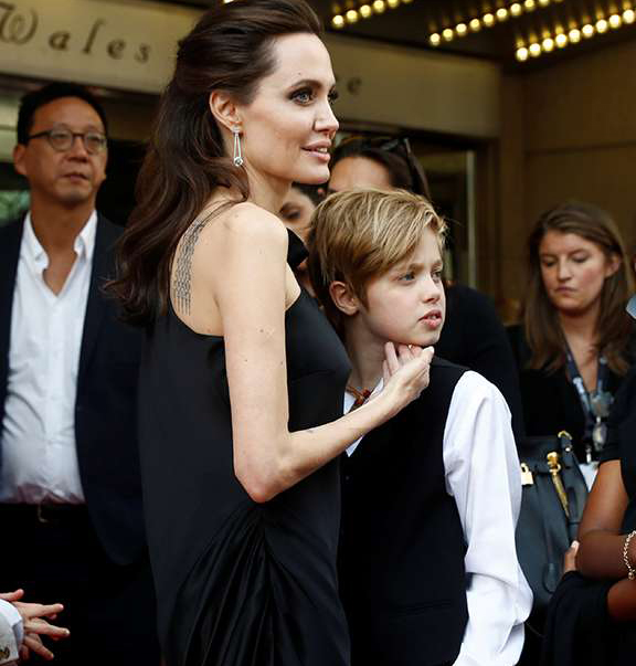 Angelina Jolie tirou seus filhos de escola, entenda! - Estrelando