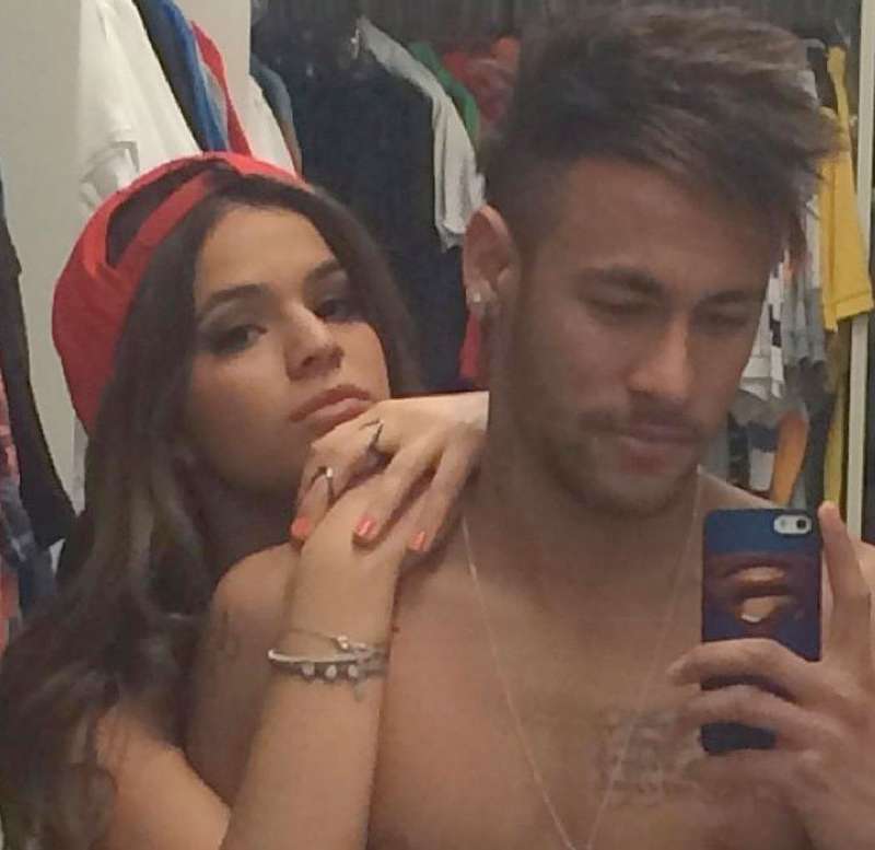 https://www.estrelando.com.br/uploads/2017/12/21/bruna-marquezine-neymar-1-1513867213.gallery.jpg