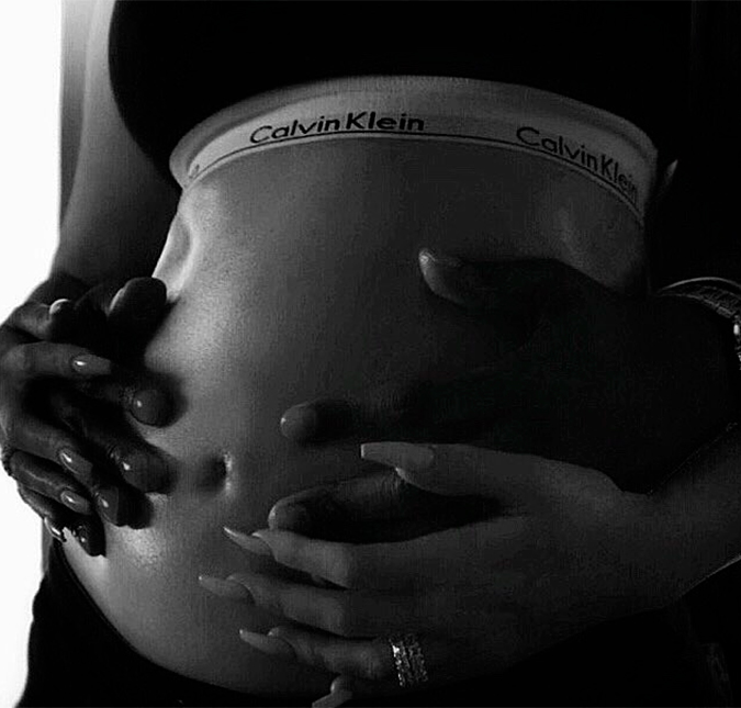 Após rumores, Khloé Kardashian confirma que está grávida: <i>Meu maior sonho aconteceu</i>
