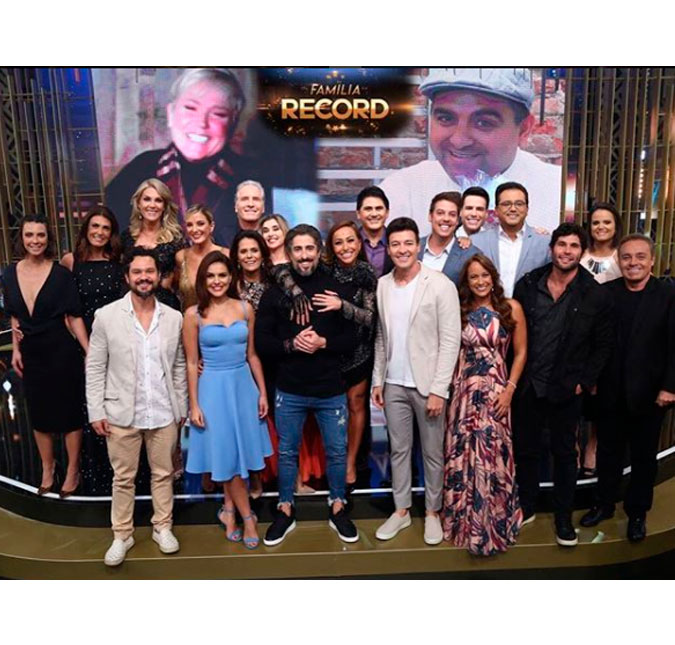Na segunda parte do <I>Família Record</I>, Xuxa dá o presente dos sonhos de muita gente para Roberto Justus