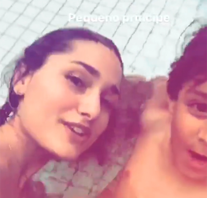 Sasha Meneghel curte dia na piscina com os irmãos: <i>Coisinhas da minha vida!</i>