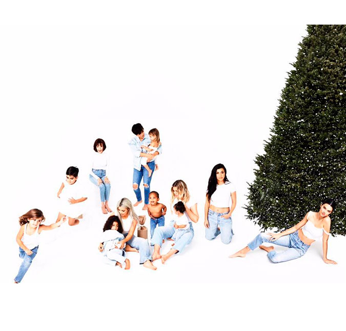 Kylie Jenner não aparece em tradicional cartão natalino da família Kardashian e aumenta rumores de gravidez!