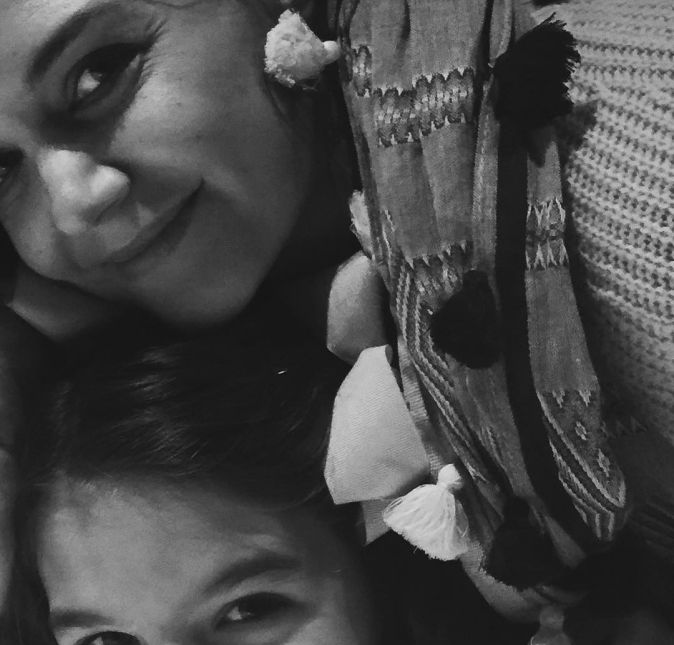 Suri já mostrou que herdou a beleza da mamãe, e Katie não esconde que sempre se derrete pela pequena. Suri já mostrou que herdou a beleza da mamãe, e Katie não esconde que sempre se derrete pela pequena.