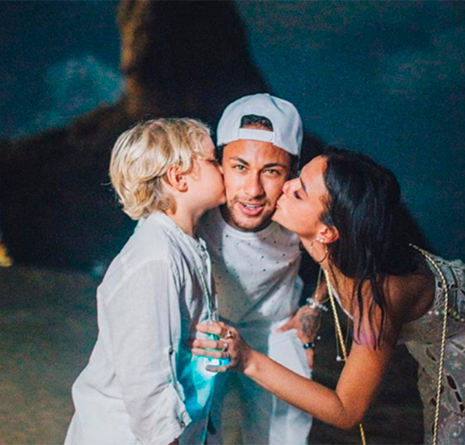 Neymar publica clique fofo recebendo beijos de Bruna Marquezine e do filho, Davi Lucca