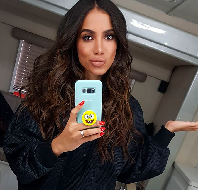 Anitta passa por transformação radical e aparece loiríssima, confira o resultado!