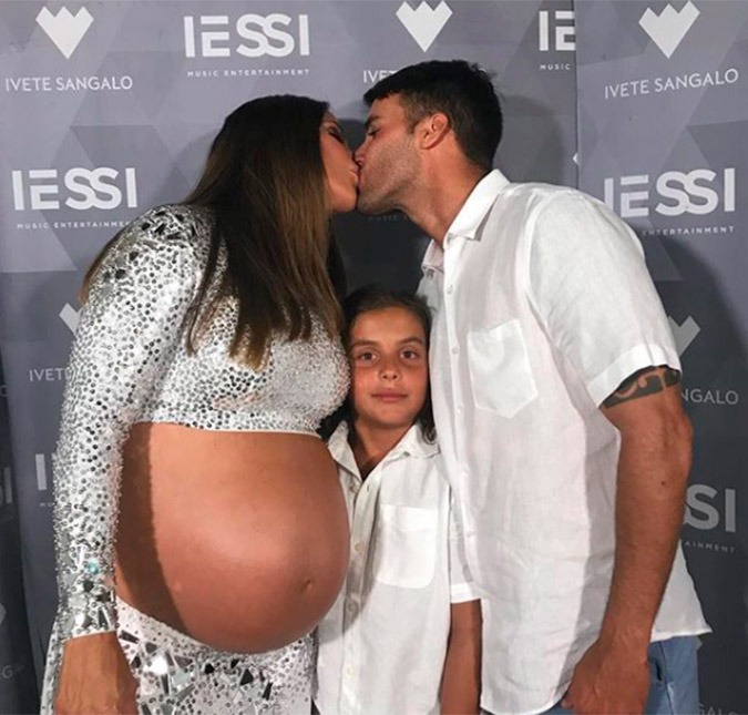 Ivete Sangalo diz que o filho, Marcelo, chorou ao saber que teria irmãs