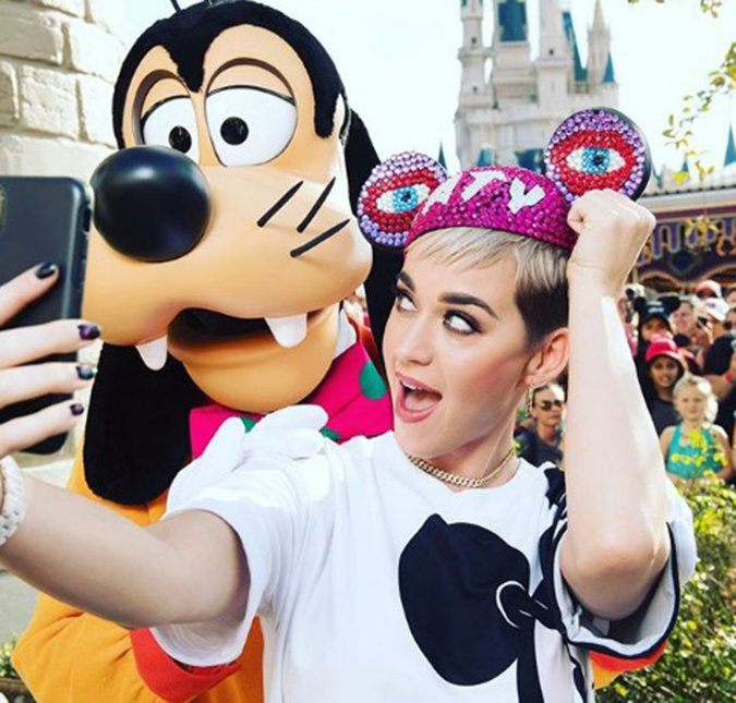 Katy Perry dispara: <I>- Manter minha vida pessoal privada é como andar numa corda bamba</i>