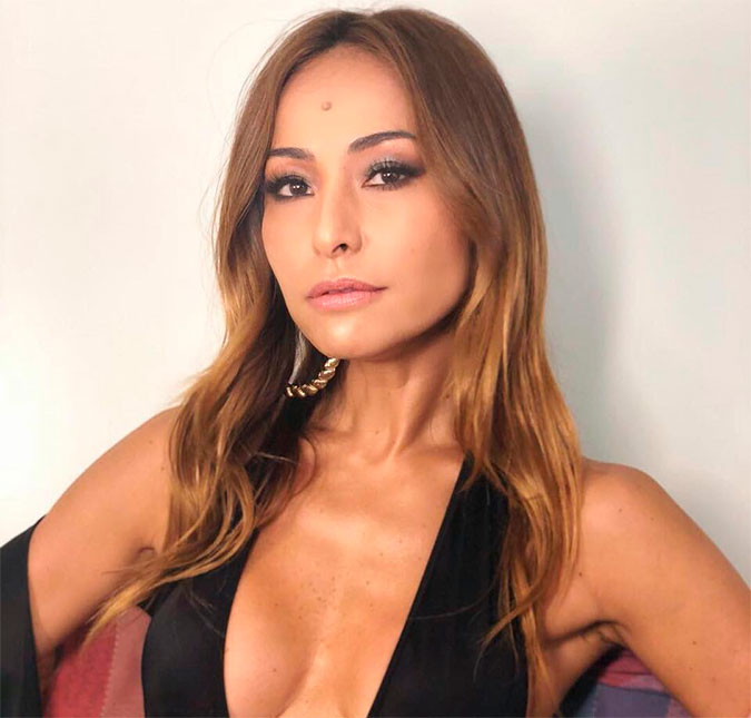 Sabrina Sato revela como vai para cama e diz que, se não fosse apresentadora, <i>seria muito selvagem</i>