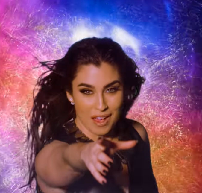 Lauren Jauregui, do <i>Fifth Harmony</i>, promete seguir fãs no <i>Twitter</i> e internautas vão à loucura!