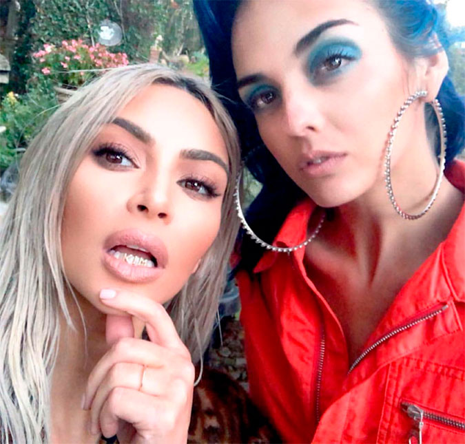 Kim Kardashian ostenta joia pela primeira vez após ter sido assaltada em Paris, em 2016!