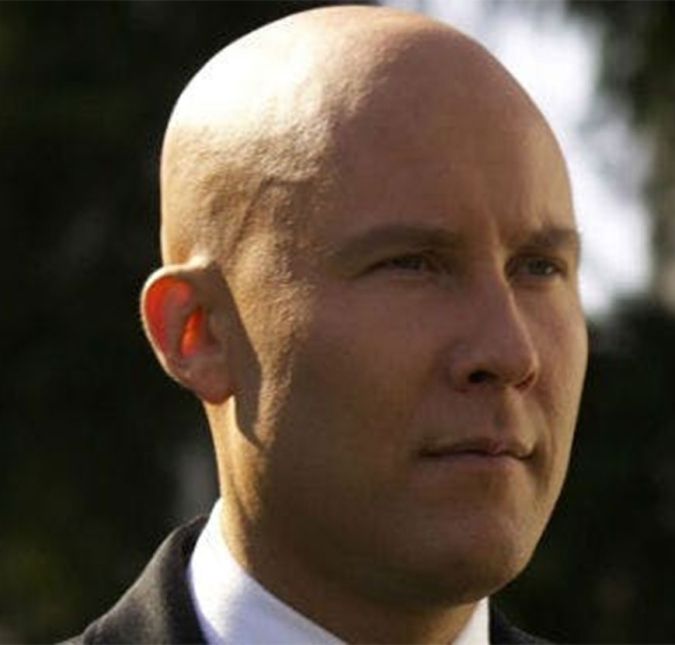 Além disso, ao contrário dos filmes que têm em média duas horas de duração, as séries permitem que o público conheça melhor também os vilões da trama. Por que só contar a história do vilão, quando podemos conhecer a fundo a personalidade de uma pessoa que quer o mal para a humanidade? É o que acontece em Smallville.