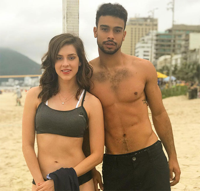 Sophia Abrahão e Sérgio Malheiros exibem corpos sarados em praia no Rio de Janeiro!