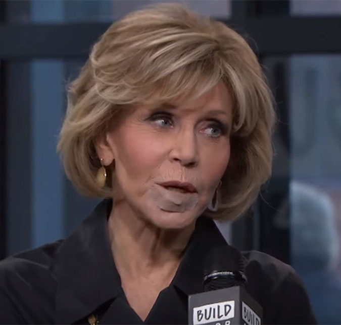 Com curativo no lábio, Jane Fonda revela ter removido um câncer