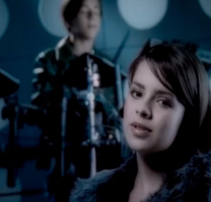 Sandy & Junior ainda lançaram em 1998 ano o álbum Era uma vez Ao Vivo, que contava com No Fundo do Coração. O clipe da música representou uma nova fase mais madura da dupla. Sandy & Junior ainda lançaram em 1998 ano o álbum Era uma vez Ao Vivo, que contava com No Fundo do Coração. O clipe da música representou uma nova fase mais madura da dupla.