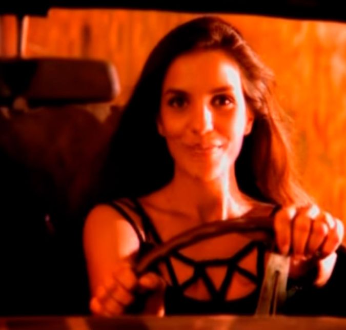 Em 1998, Ivete Sangalo estava em seu último ano como vocalista da Banda Eva antes de se jogar em sua bem-sucedida carreira solo. Um dos hits daquele ano foi Carro Velho. Em 1998, Ivete Sangalo estava em seu último ano como vocalista da Banda Eva antes de se jogar em sua bem-sucedida carreira solo. Um dos hits daquele ano foi Carro Velho.