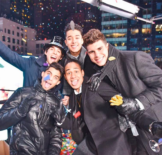 Grupo <i>CNCO</i> lança clipe de <i>Mamita</i> e fãs vão à loucura, assista!