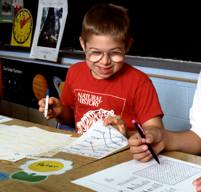 Em 1993, o filme-documentário em curta-metragem estadunidense Educating Peter recebeu o prêmio de Melhor Edição. O produtor Thomas C. Goodwin morreu um ano antes e, portanto, este foi considerado mais um Oscar póstumo. Em 1993, o filme-documentário em curta-metragem estadunidense Educating Peter recebeu o prêmio de Melhor Edição. O produtor Thomas C. Goodwin morreu um ano antes e, portanto, este foi considerado mais um Oscar póstumo.