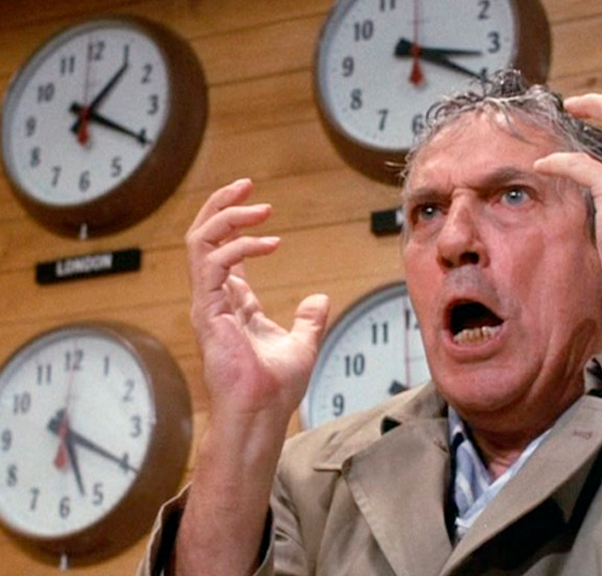 O britânico Peter Finch interpretou um jornalista que ameaça se suicidar na frente de câmeras de televisão em Rede de Intrigas, de 1976, e por essa considerada brilhante atuação ganhou o Oscar de Melhor Ator. Infelizmente, o ator morreu um mês antes da premiação. O britânico Peter Finch interpretou um jornalista que ameaça se suicidar na frente de câmeras de televisão em Rede de Intrigas, de 1976, e por essa considerada brilhante atuação ganhou o Oscar de Melhor Ator. Infelizmente, o ator morreu um mês antes da premiação.