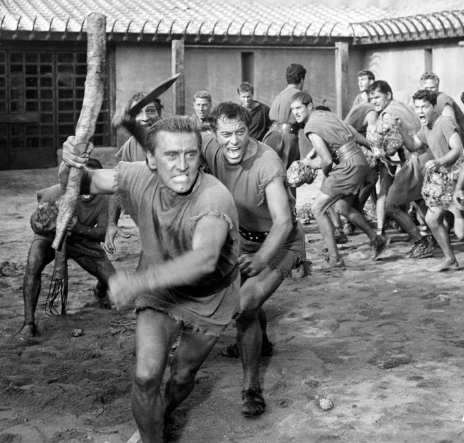 Um dos grandes clássicos do cinema, filmado no início dos anos 60, Spartacus venceu quatro Oscar: Melhor Ator Coadjuvante (Peter Ustinov), Melhor Fotografia Colorida, Melhor Figurino Colorido e Melhor Direção de Arte Colorida; este último, postumamente para Eric Orbom. Um dos grandes clássicos do cinema, filmado no início dos anos 60, Spartacus venceu quatro Oscar: Melhor Ator Coadjuvante (Peter Ustinov), Melhor Fotografia Colorida, Melhor Figurino Colorido e Melhor Direção de Arte Colorida; este último, postumamente para Eric Orbom.