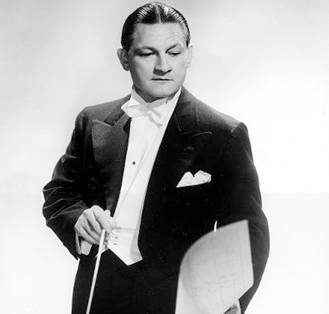 Em 1957, o compositor Victor Young recebeu a sua 22ª indicação ao Oscar e teria recebido, caso não morresse um ano antes, o prêmio de Melhor Trilha Sonora pelo filme A Volta ao Mundo em 80 Dias. Em 1957, o compositor Victor Young recebeu a sua 22ª indicação ao Oscar e teria recebido, caso não morresse um ano antes, o prêmio de Melhor Trilha Sonora pelo filme A Volta ao Mundo em 80 Dias.