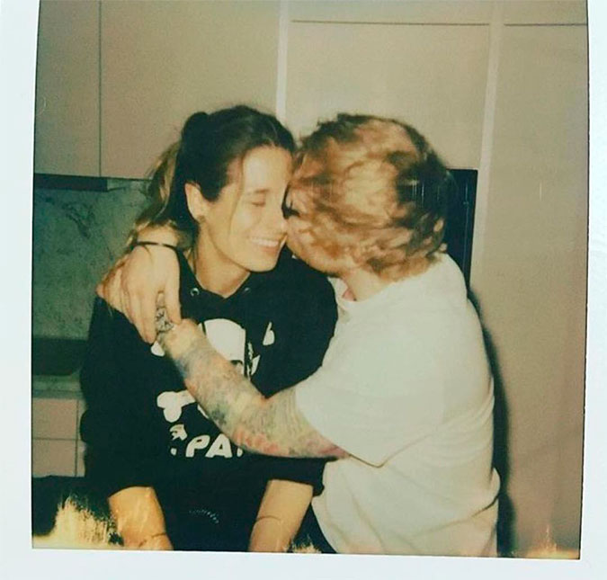 Ed Sheeran anuncia que está noivo: <i>Felizes e apaixonados</i>