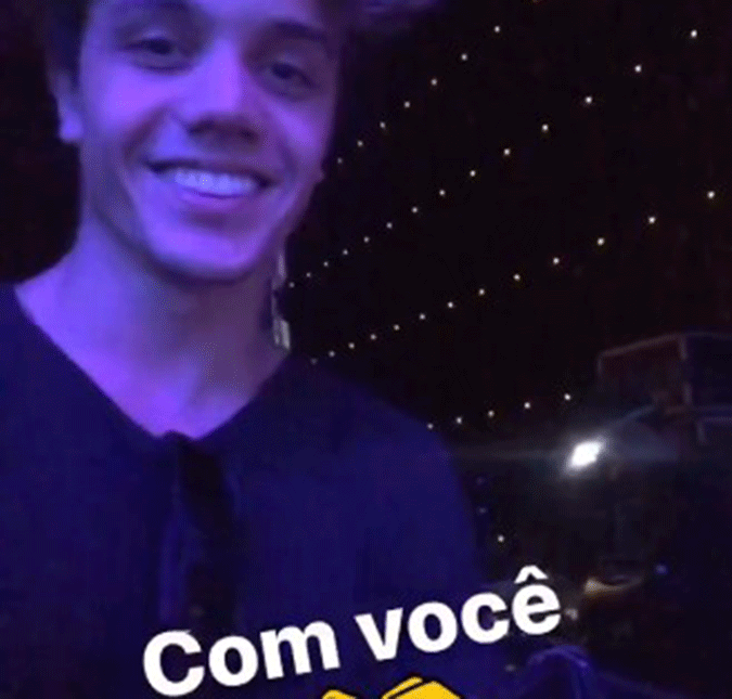 Namorado de Larissa Manoela, Leonardo Cidade, curte <i>show</i> da amada dos bastidores: <i>Não aguento</i>
