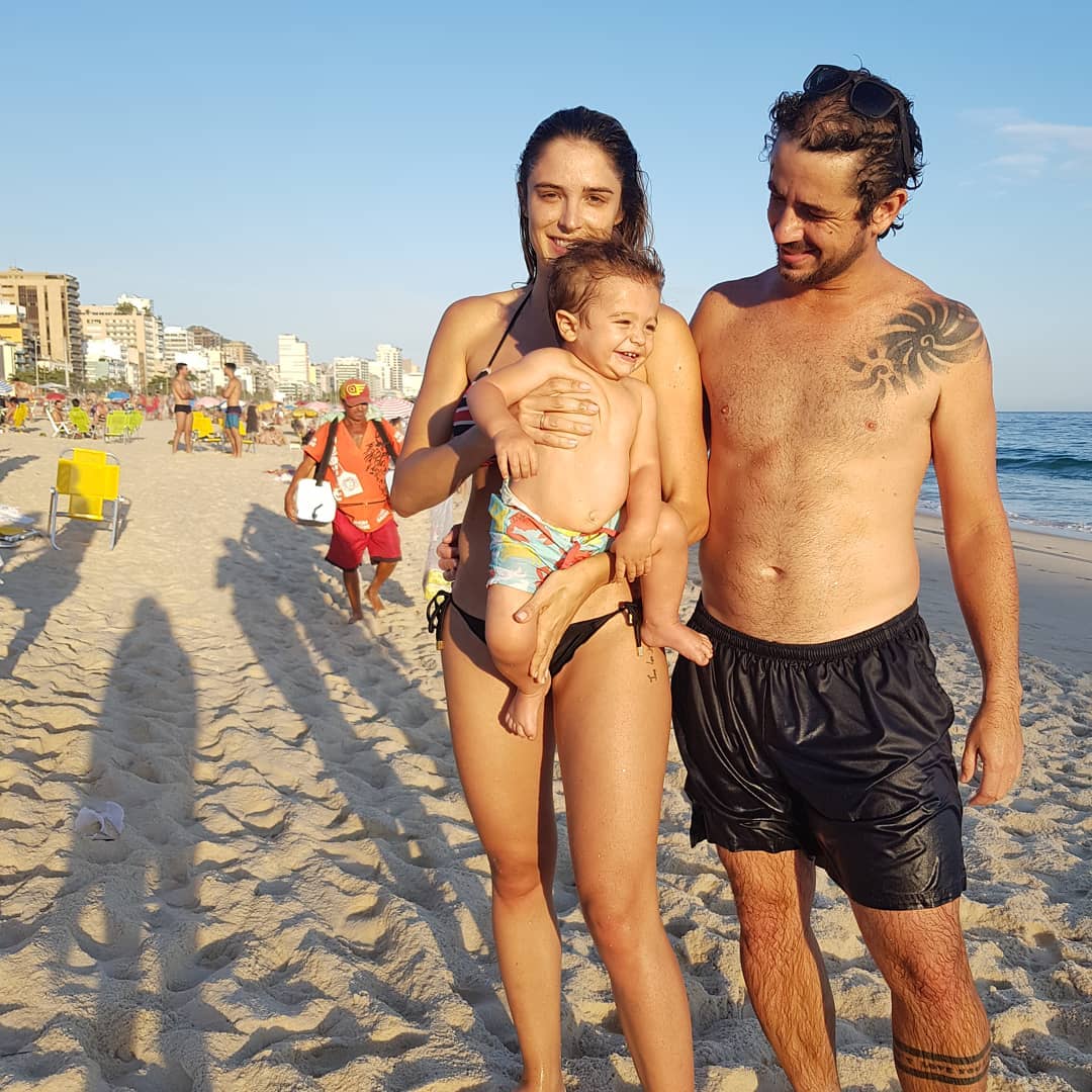 Felipe Andreoli comemora aniversário de São Paulo e posta foto com Rafa Brites e o filho!