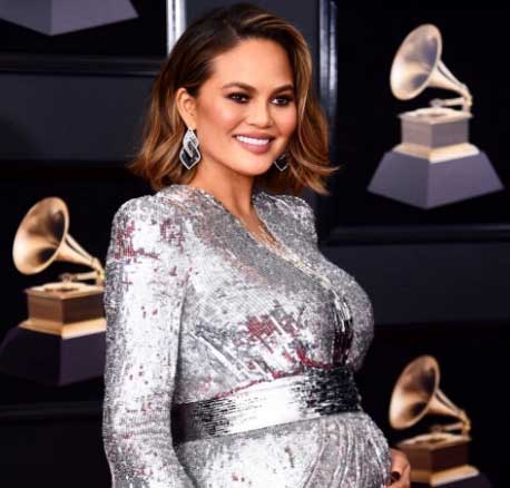 Após cerimônia do <i>Grammy</i>, Chrissy Teigen revela sexo do segundo filho!