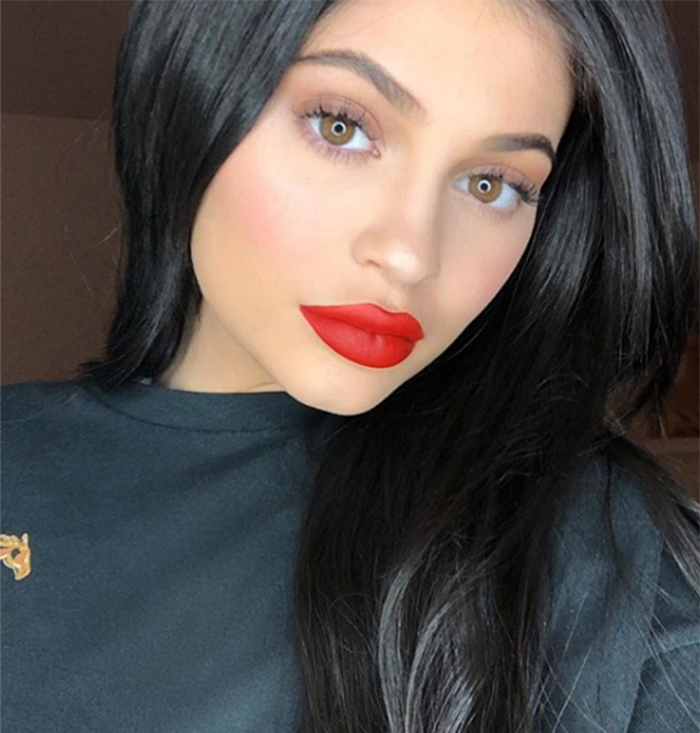 Kylie Jenner dará à luz em até quatro semanas e quer tomar remédios para a dor no parto