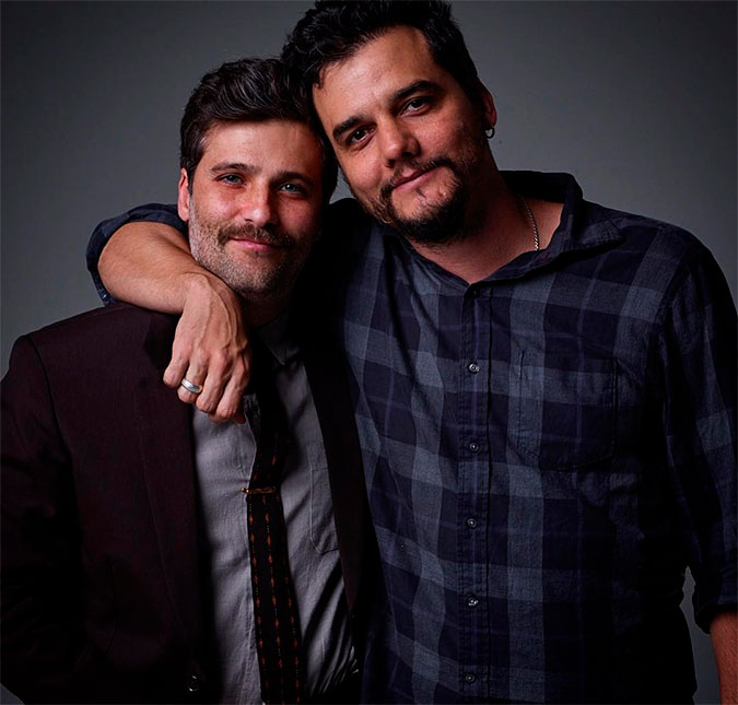 Bruno Gagliasso e Wagner Moura posam juntos nos bastidores de novo filme!