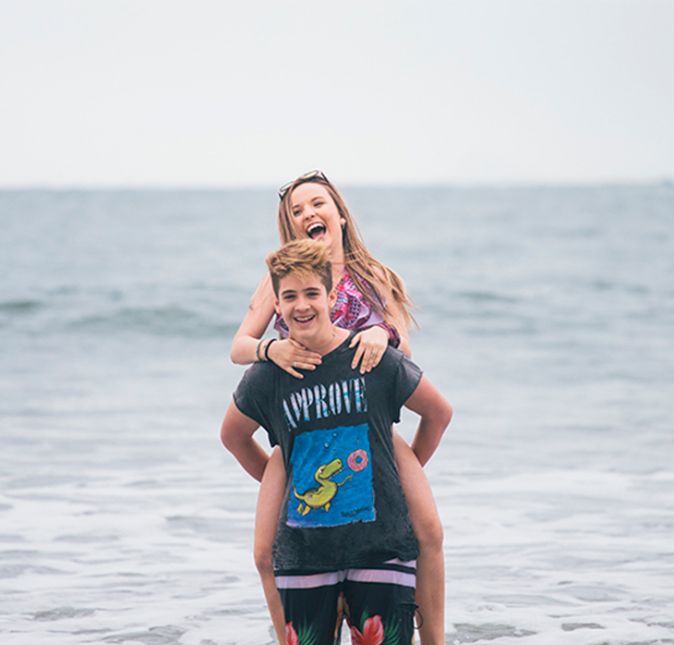 O Joaquim, deCúmplices, rendeu muitos frutos a João! Além de inúmeros fãs, ele conquistou o coração da colega de elenco Larissa Manoela, com quem namorou de 2015 até o final de 2016, formando o casal teen mais shippado do país na época: Jolari. O término causou tanta comoção quanto o relacionamento, e, mesmo com Lari de namorado novo atualmente (Leo Cidade), e ele também (Jade Picon), muitos torcem pela volta do casal até hoje, acredita?