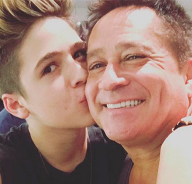 A primeira é conhecida por todos os fãs, mas não deixa de ser uma curiosidade: João é filho do cantor considerado o maior nome do sertanejo romântico do Brasil: Leonardo. Em uma entrevista ao SBT, ele brincou que não lembrava de cabeça quantos irmãos tinha, mas nós lembramos: seis, sendo João o caçula de Leonardo, mas não da mãe, Naira Ávila, que tem também o pequeno Pietro, xodó de Guilherme.