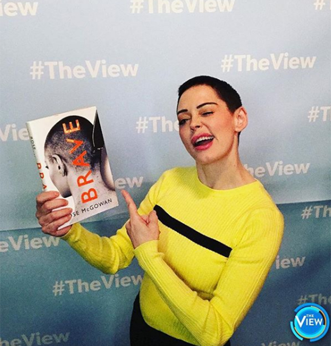 Rose McGowan relata abuso de Harvey Weinstein em seu livro