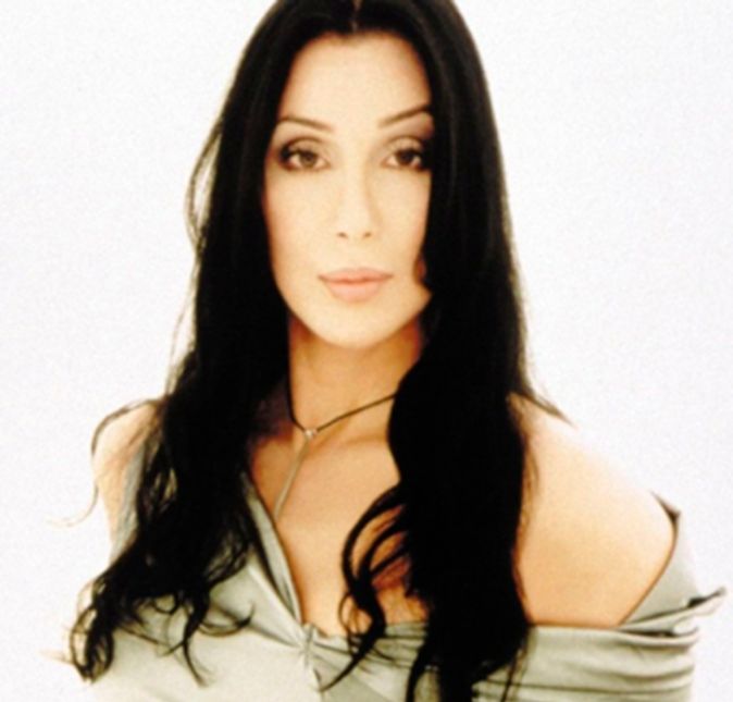Cher e Gregg Allman começaram sua relação apenas três dias após o divórcio da cantora e de Sonny Bono. Um belo dia, ela acorda e diz: - Nevada não é tão longe, por que não nos casamos?. Romântico, não? Tudo muito rápido, tanto quanto a separação, apenas nove dias depois dos pombinhos rumarem ao altar. Segundo Cher, era melhor consertar um erro o mais rápido possível. Os dois continuaram namorando por mais três anos, após o divórcio.