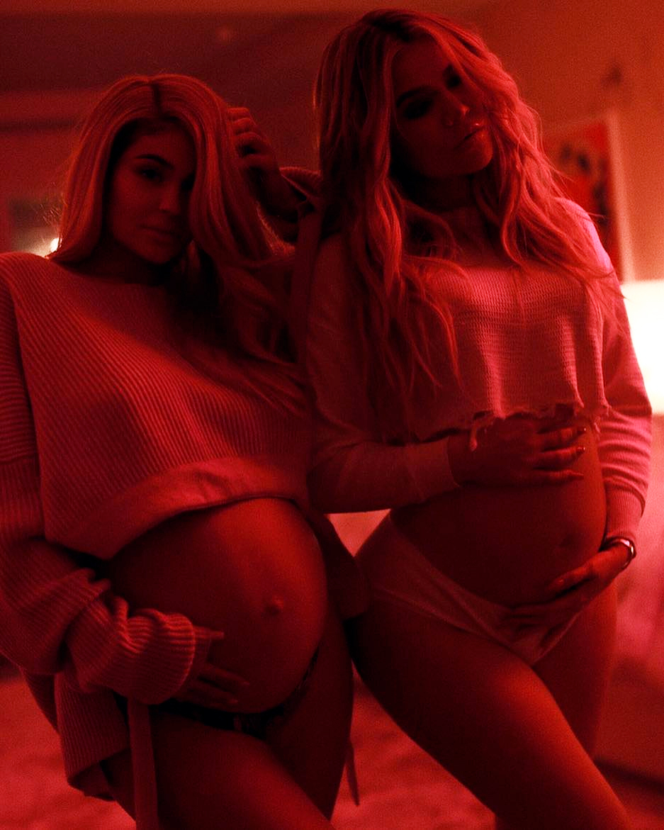Kylie Jenner pode estar casada, e fãs acham que já descobriram o nome da filha dela, saiba tudo!