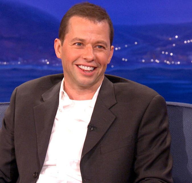 Sarah Trigger, ex-mulher de Jon Cryer, o eterno Alan de Two and a Hlf Men, também exigiu um aumento de sua pensão. Na época, ela clamou que o filho de ambos, Charlie, estava sendo ridicularizado na escola particular em que ele estudava por não ter o mesmo estilo de vida de seus colegas. Segundo o TMZ, ela foi ao tribunal exigir o pagamento mensal de 88 mil e 969 dólares, ou seja, 177 mil e 938 reais. A ex-mulher do astro recebia oito mil dólares mensais, ou seja, 16 mil reais, desde 2010. Segundo Sarah, seu filho não pode arcar com viagens exóticas que os colegas fazem e não pode participar de acampamentos, além de ter afirmado que os amigos dele faziam grandes festas de aniversário e que o filho dela não tinha nada disso. Sarah Trigger, ex-mulher de Jon Cryer, o eterno Alan de Two and a Hlf Men, também exigiu um aumento de sua pensão. Na época, ela clamou que o filho de ambos, Charlie, estava sendo ridicularizado na escola particular em que ele estudava por não ter o mesmo estilo de vida de seus colegas. Segundo o TMZ, ela foi ao tribunal exigir o pagamento mensal de 88 mil e 969 dólares, ou seja, 177 mil e 938 reais. A ex-mulher do astro recebia oito mil dólares mensais, ou seja, 16 mil reais, desde 2010. Segundo Sarah, seu filho não pode arcar com viagens exóticas que os colegas fazem e não pode participar de acampamentos, além de ter afirmado que os amigos dele faziam grandes festas de aniversário e que o filho dela não tinha nada disso.