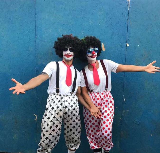 Em 2017, Ivete Sangalo surpreendeu ao desfilar pela primeira vez na Sapucaí e abandonar uma noite de Carnaval em Salvador. Homenageada pela Grande Rio, a beldade causou comoção ao aparecer belíssima na avenida. No entanto, ela acabou conseguindo chamar mais atenção no último dia de folia, quando apareceu completamente disfarçada pelas ruas de Salvador. Ao lado do marido Daniel Cady e dos amigos, ela fez o circuito Barra-Ondina no meio da pipoca, vestida de palhaça. Isso que é curtição, né?