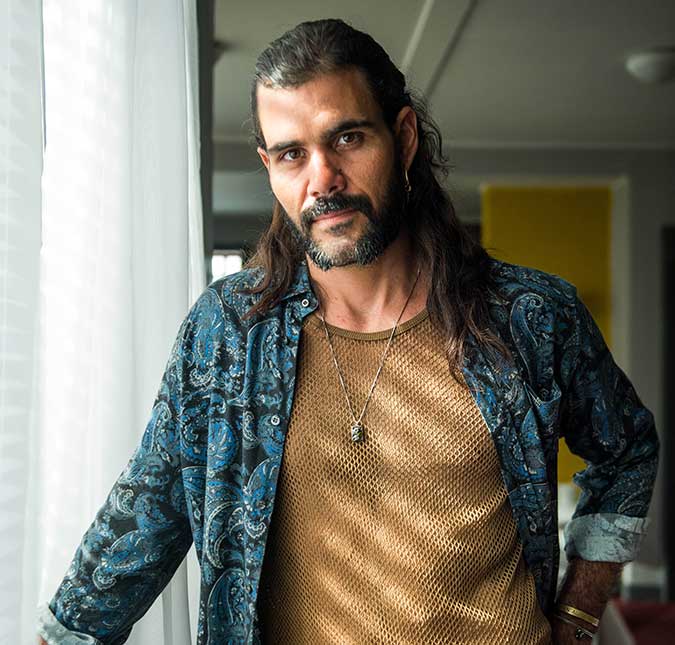 Mariano será a próxima vítima das tesouradas de Sophia em <i>O Outro Lado do Paraíso</i>!