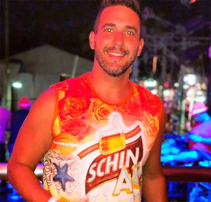 André Marques revela que ganhou alguns quilinhos: <I>Acabei dando uma relaxada</i>