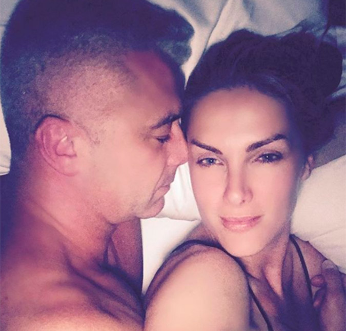 Ana Hickmann posta foto antiga para celebrar 20 anos de casamento com o marido, Alexandre Correa