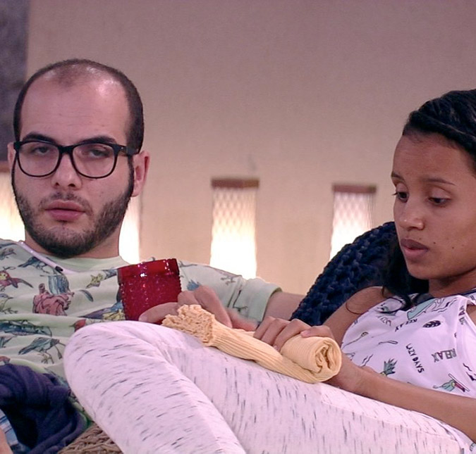 Em conversa com Mahmoud no <I>BBB 18</I>, Gleici levanta suspeita sobre ser trans