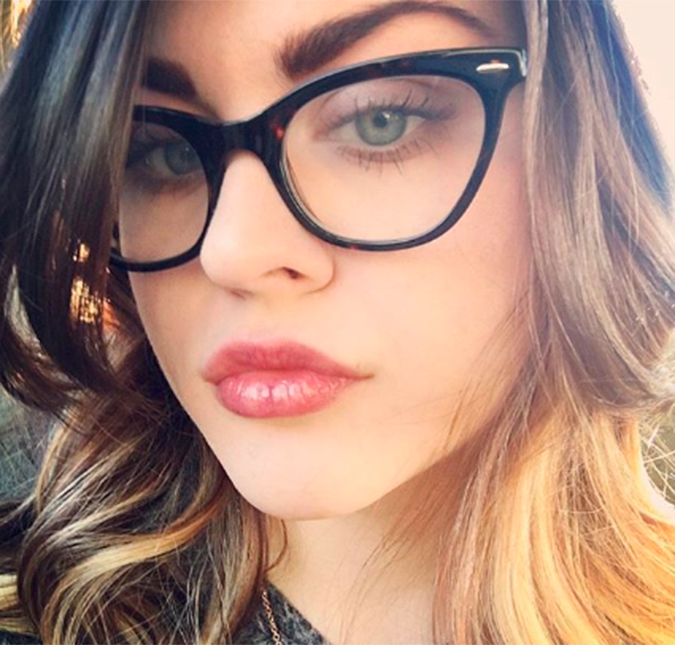 Filha de Kurt Cobain, Frances Bean Cobain comemora dois anos de sobriedade, confira!