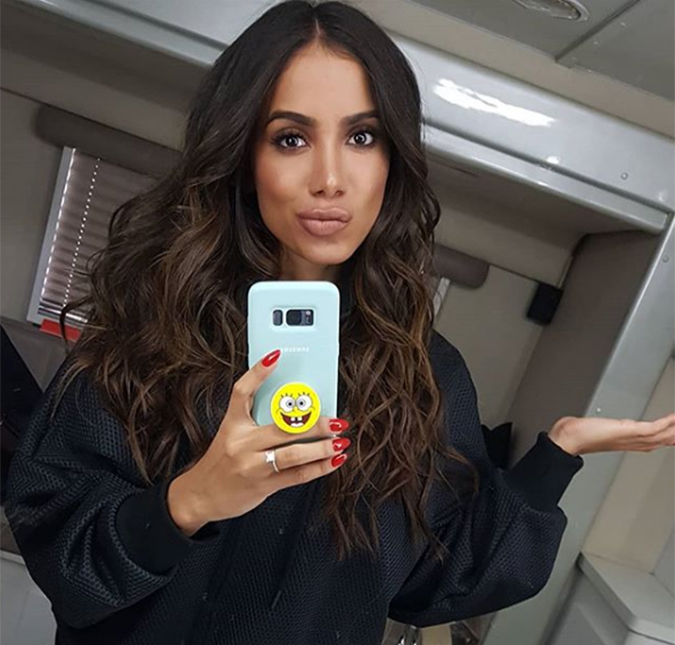 Anitta debocha de <i>digital influencers</i> e manda possível indireta para ex-BBB Emily