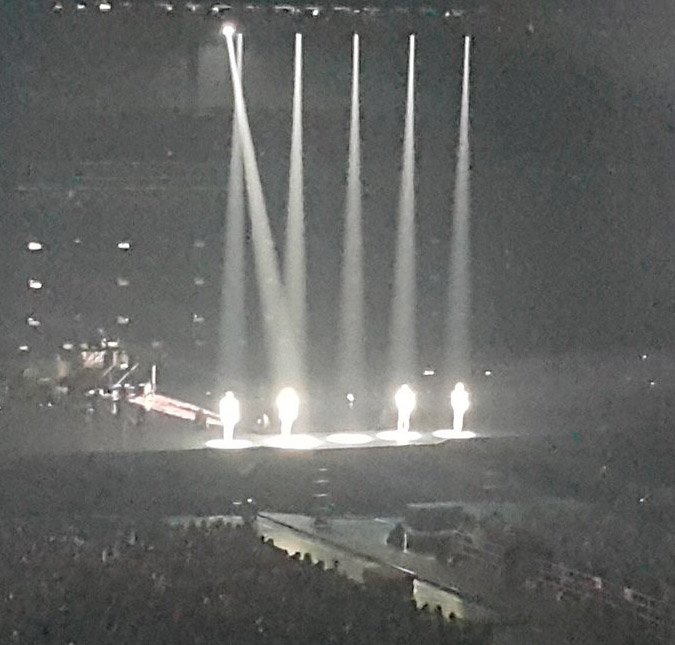 Banda <i>SHINee</i> faz primeiro <i>show</i> depois da morte de Jonghyun