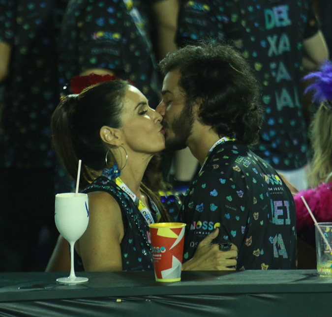 Fátima Bernardes e Túlio Gadêlha não escondem paixão e se beijam muito no Sapucaí, confira!