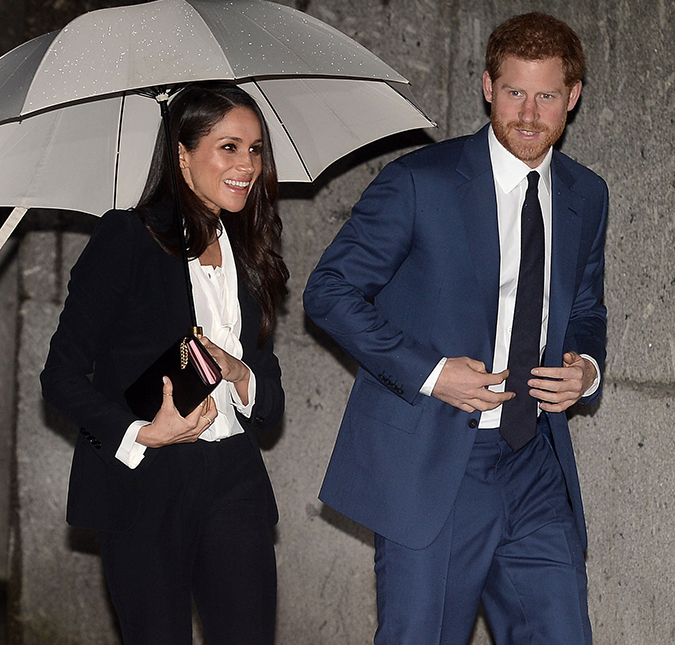 Meghan e príncipe Harry vão a musical que faz piada com antepassado de Harry!